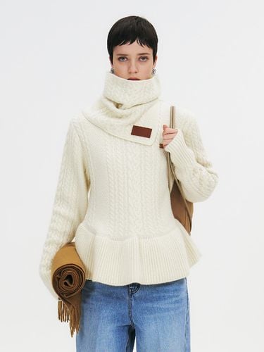 Cashmere Blend Knit with Cable Detail and Warmer - GABRIEL LEE - Modalova