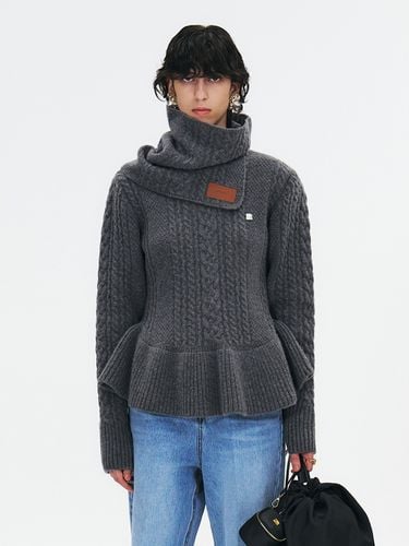 Cashmere Blend Knit with Cable Detail and Warmer - GABRIEL LEE - Modalova