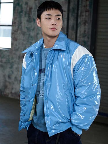 Glosy Varsity Short Down Puffer Jacket_Light Blue - OFFGRID - Modalova