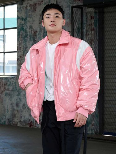 Glosy Varsity Short Down Puffer Jacket_Pink - OFFGRID - Modalova