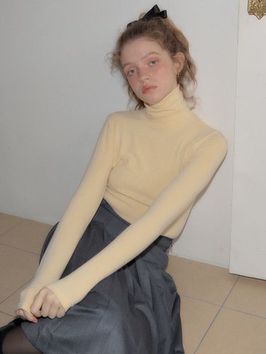 Basic Turtleneck T-shirt - 5 Colors - SALON DE YOHN - Modalova