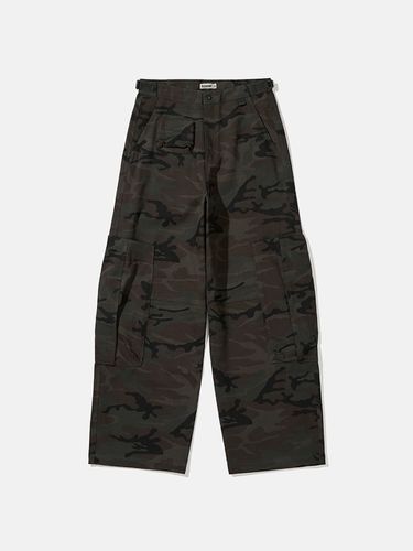 Lumping Cargo Pants _ Camouflage - karactor - Modalova