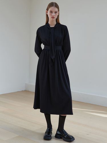 Shirring Tie Dress Black AD220 - EIGHT DAYS A WEEK - Modalova