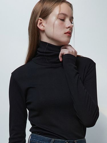 High Neck Slim T-shirt Black AD208 - EIGHT DAYS A WEEK - Modalova