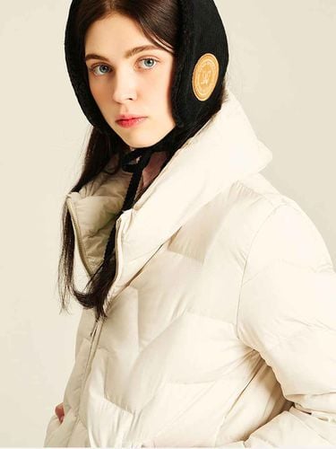 Sullivan Corduroy Eco Fur Earmuff (10 Colors) - WHITE SANDS - Modalova