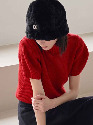 Square Stud Eco Fur Round Bucket Hat (2 Colors) - VARZAR - Modalova