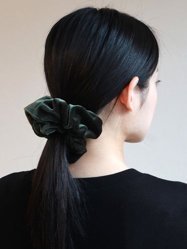 Velvet Scrunchie - Less is more - Modalova