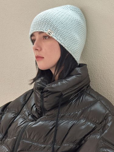 VA Square Label Cozy Beanie - VARZAR - Modalova