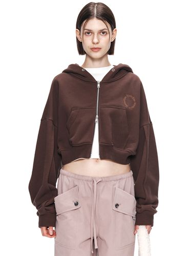 Oblique Pocket Hoodie Zip Up_Brown - Matin Kim - Modalova