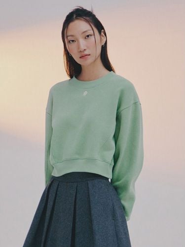 Line Point Crop Sweatshirt (KE3940M03L) - kuho plus - Modalova