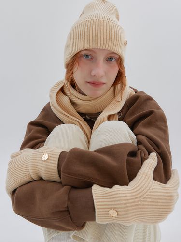 ANNC Beanie And Scarf And Gloves Set - ANOETIC - Modalova