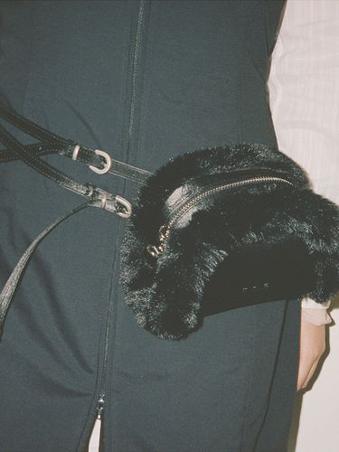 Fur Trimming Double Belt Bag_Black - POIE - Modalova