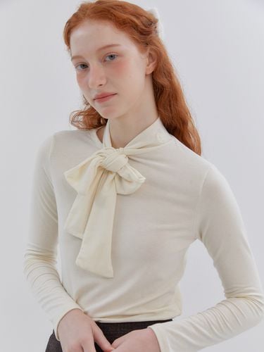 Ribbon Scarf Turtleneck Top - ANOETIC - Modalova