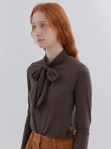 Ribbon Scarf Turtleneck Top_Brown - ANOETIC - Modalova