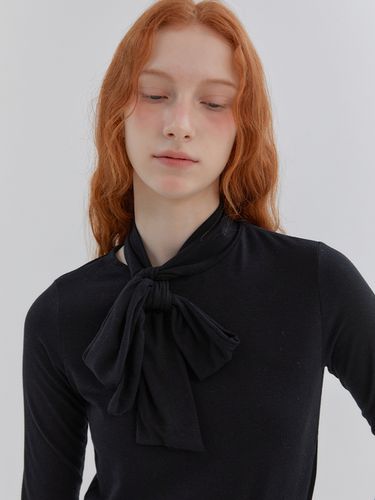 Ribbon Scarf Turtleneck Top_Black - ANOETIC - Modalova