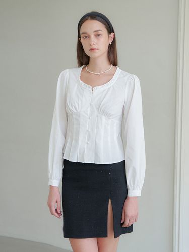 Pleated Heart Neck Blouse _ White - VEM.VER - Modalova