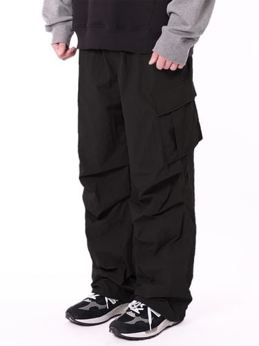 Nylon Wide Parachute Cargo Pants_Black - THAT`S IT - Modalova