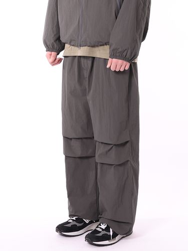 Nylon Wide Parachute Pants_Charcoal - THAT`S IT - Modalova