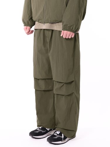 Nylon Wide Parachute Pants_Khaki - THAT`S IT - Modalova