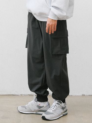 Stretch Utility Cargo Jogger Pants_Charcoal - THAT`S IT - Modalova