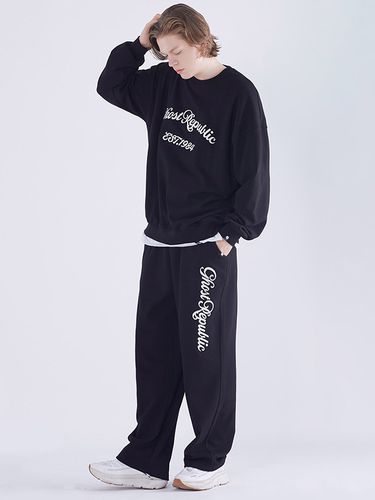 Cursive Oversized Fit Sweatshirt and Sweatpants - GHOST REPUBLIC - Modalova