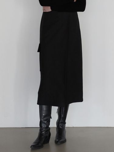 Diagonal Out-Pocket Skirt_Black - ouie - Modalova