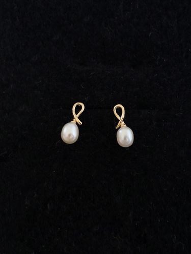 K Line Freshwater Pearl Earring - modernlike - Modalova