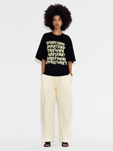 Unisex Wide Two Tuck Sweatpants W_Light Yellow - NUAKLE - Modalova