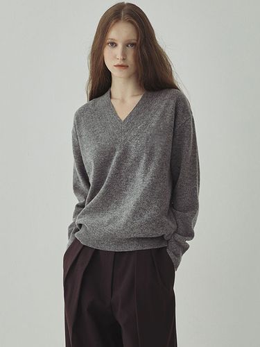 Soft Cashmere V-Neck Knit - 2 Colors - MAGJAY - Modalova