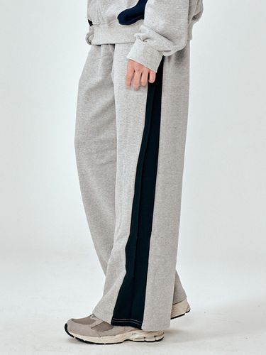 Oversized Track Sweatpants_Gray Black - MOMENTISM - Modalova