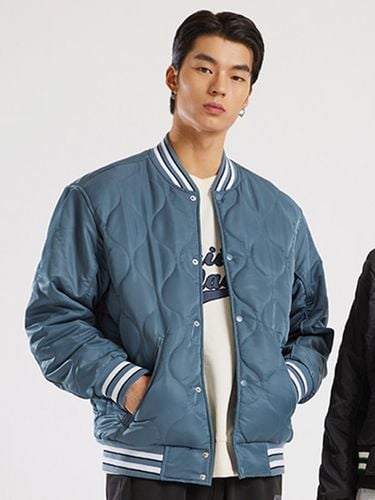 Side Logo Quilted Varsity Jacket - AKIII CLASSIC - Modalova