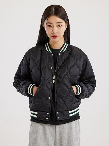 Side Logo Quilted Varsity Jacket - AKIII CLASSIC - Modalova