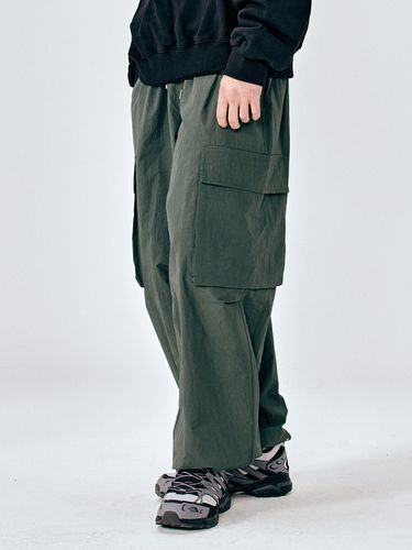 Overfit Nylon Cargo Wide Pants_Khaki - MOMENTISM - Modalova