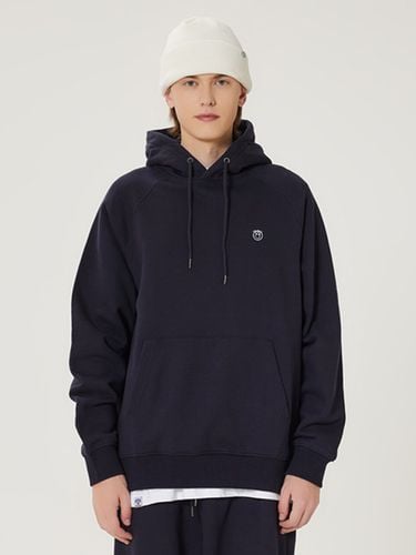 Smile Emblem Hoodie_Navy - MARKM - Modalova