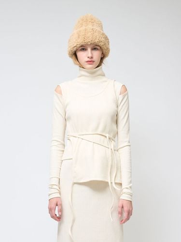 Shoulder Cut Out Slim Ribbed Turtleneck T-Shirts - 320SHOWROOM - Modalova