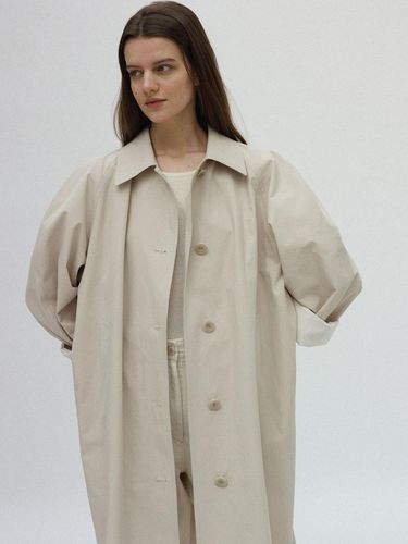 Volume Balmacaan Trench Coat () - NOTHING WRITTEN - Modalova