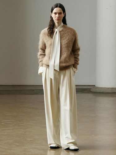 Day-Wool] Two Tuck Wide-leg Trousers - FRONTROW - Modalova