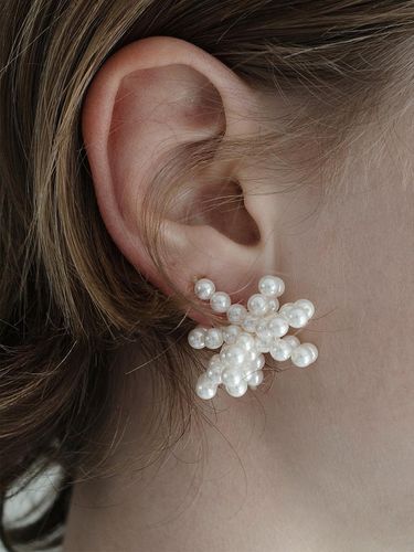 Pearl Pull Bow Earrings - MONDAY EDITION - Modalova