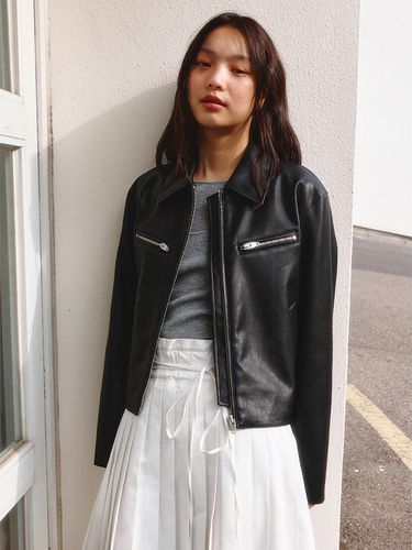 Crop Zip Faux Leather Jacket_Black - kuho plus - Modalova