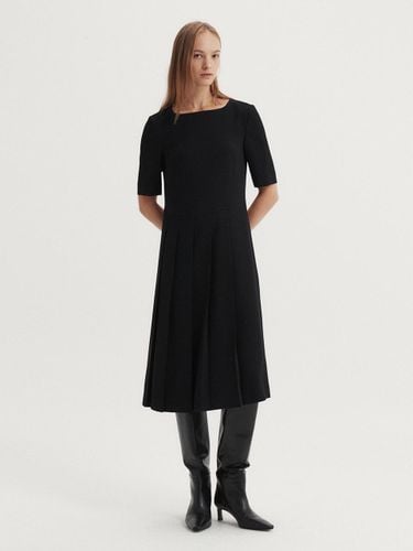 PLEATED DRESS (BLACK) - EAAH - Modalova