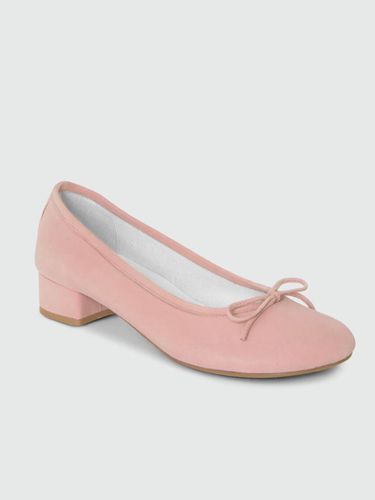 Round Toe Ribbon Suede Flat [Airy Pink/Powdery Blue/Coco Brown] - VERTVERT - Modalova