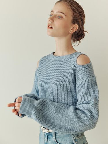 Semi Off-shoulder Sweater_2Colors - ZEROSTREET - Modalova