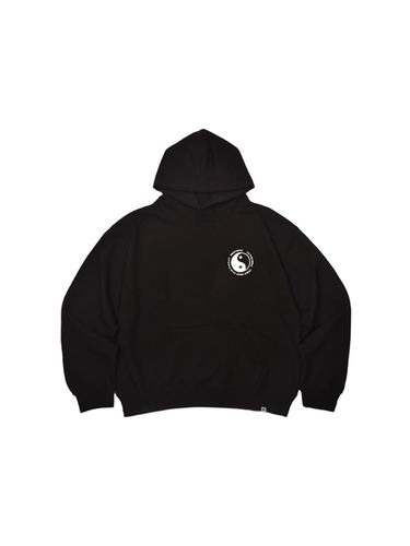 Yinyang Logo Hoodie _ Black - SLEEPYEYES - Modalova