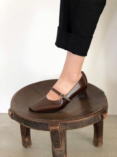 Olivia Mary Jane Pumps_Brown - jeu d`art - Modalova