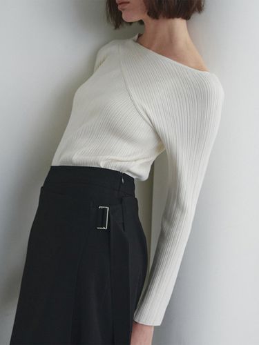 Asymmetric Boat-Neck Knit Top - LOEUVRE - Modalova