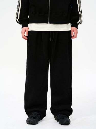 Wide-Fit Two-Tuck Sweatpants Black - PIECEMAKER - Modalova