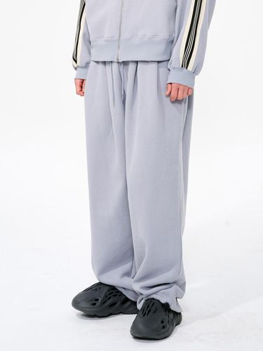 Wide-Fit Two-Tuck Sweatpants Grey - PIECEMAKER - Modalova