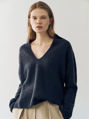 Deep V-neck Pullover (2 Colors) - WHEN WE WILL - Modalova