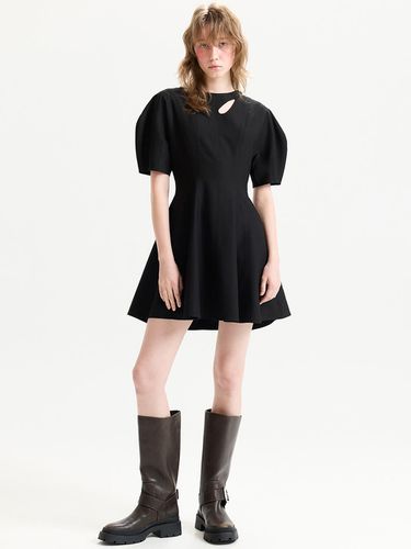 Cut Out Puff Sleeve Flare Dress_Black - HAE BY HAEKIM - Modalova