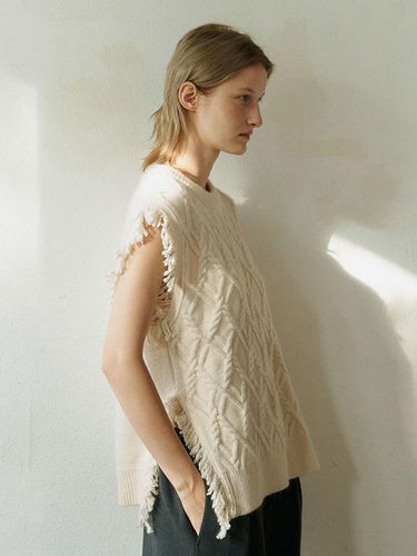 Fringe Knit Vest - WHEN WE WILL - Modalova